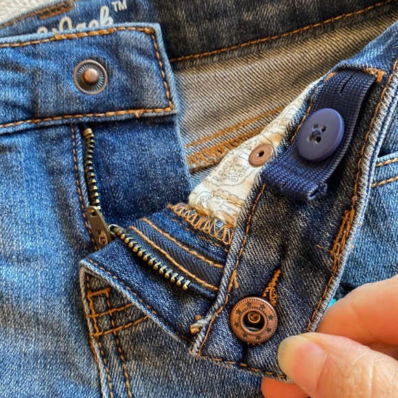 Girls Denim shorts 6-7 ❤️ for lower price & shipping cost or bundle & offer - Picture 2 of 5